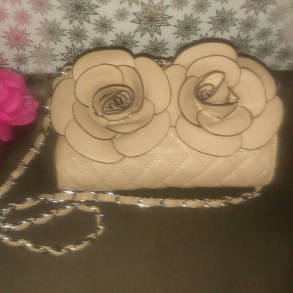 WOMEN’s CLOSET BUNDLE ITEMS TO SAVE ON SHIPPING UP TO 5POUNDS - Picture 6 of 7